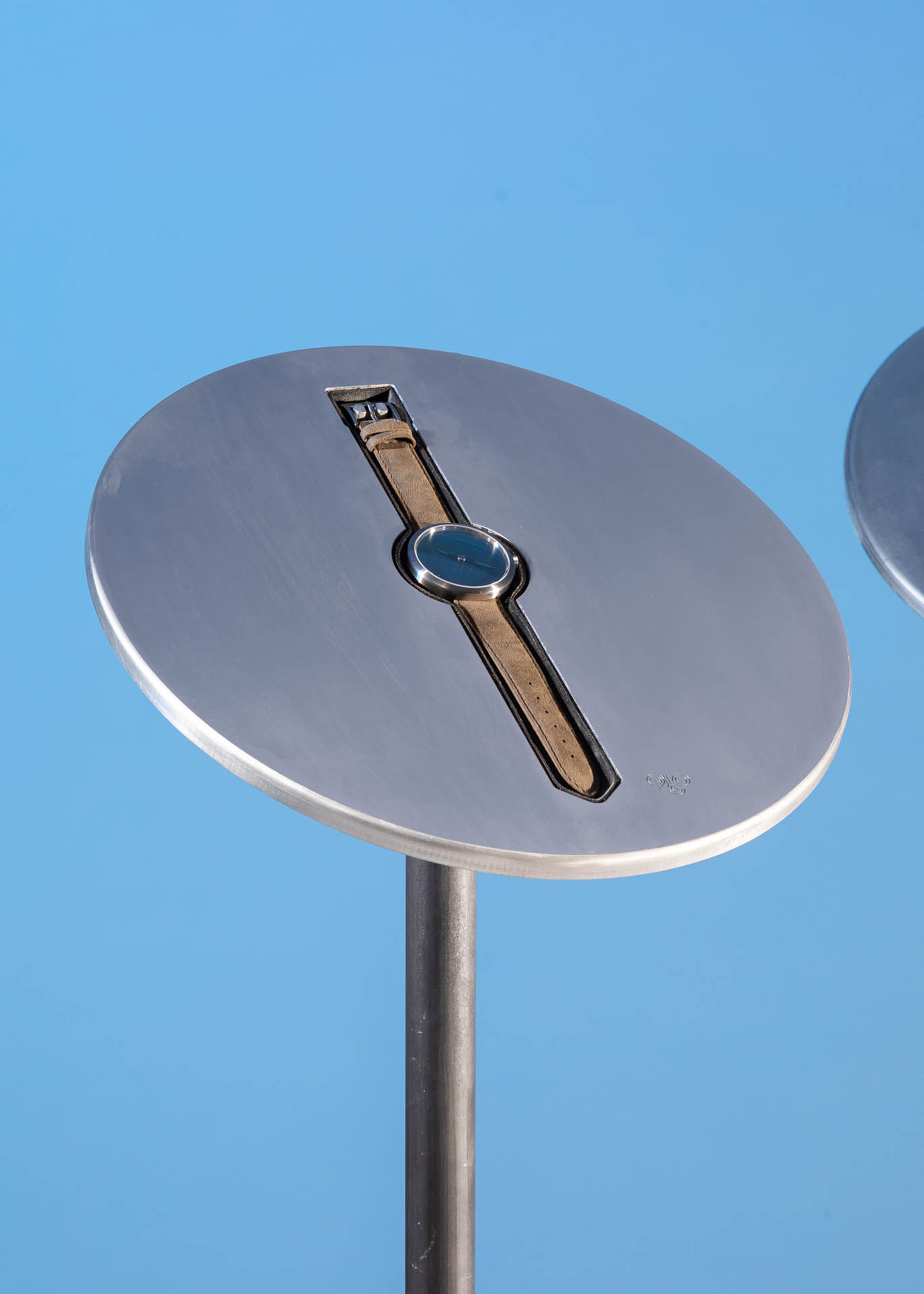 scénographie support de montre structure métallique